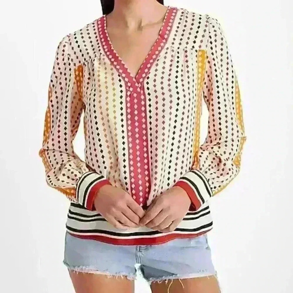 ๐ NWT ๐ Express V-Neck Diamond Dot Long Sleeve Gathered Front Top, Size S - Picture 14 of 14